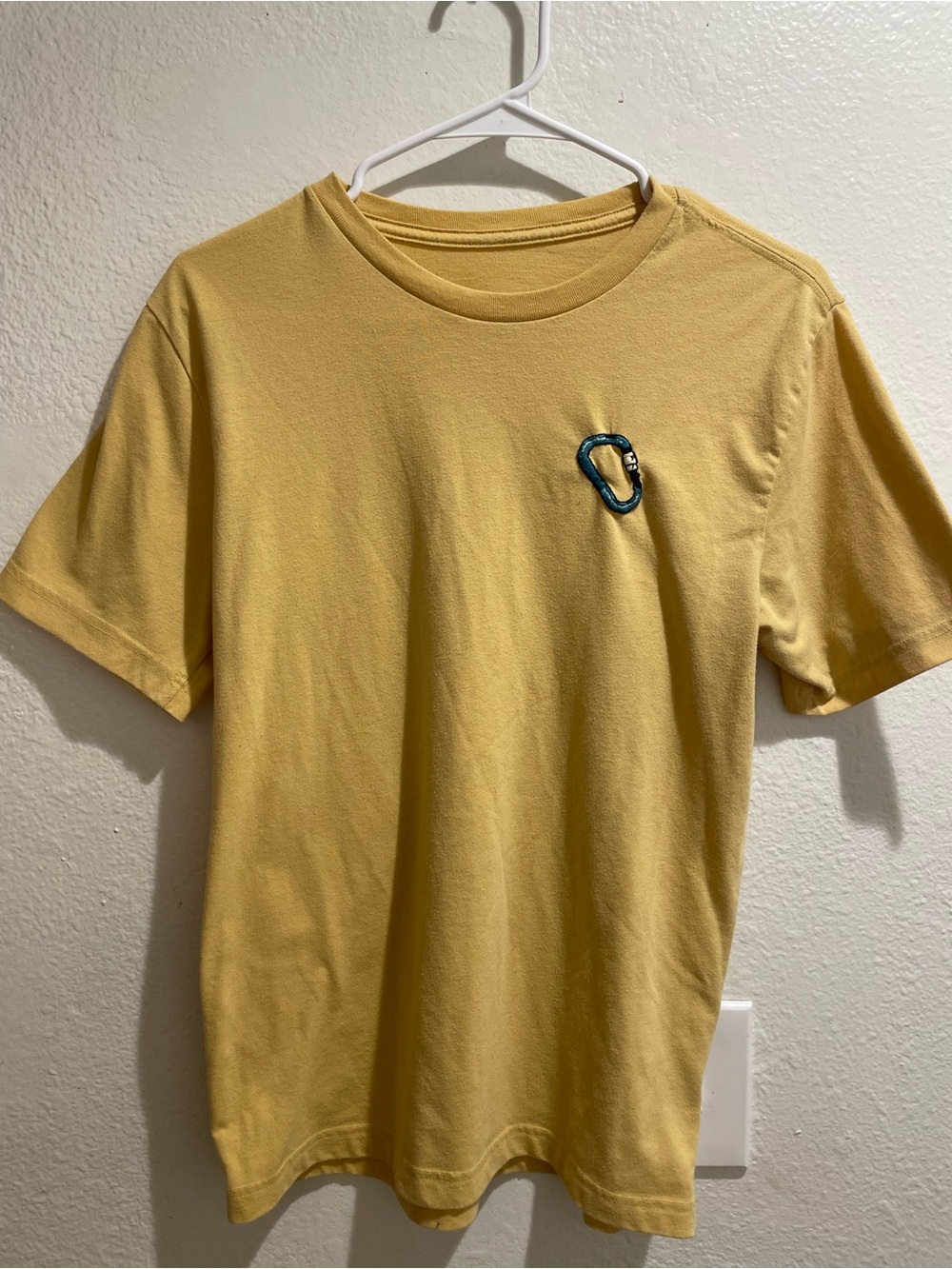 George Men’s Small Yellow T-Shirt Blue Carabiner Climbing Embroidered Graphic